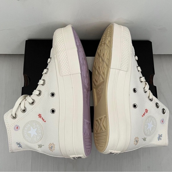 Converse Spring Exclusive Floral Embroidered Platform Sneakers - Picture 3 of 3